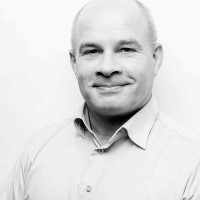 HELGI JUSTINUSSEN : Nevndarlimur og stjóri